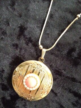 Avon Gold-Tone Floral Locket with Pink Cabochon Center 28 In Long